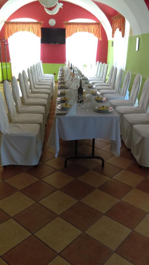 קאמיינה גורה Hotel Krokus מראה חיצוני תמונה